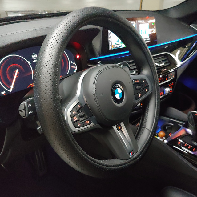 [유비오토] 천연 소가죽 타공 자동차핸들커버