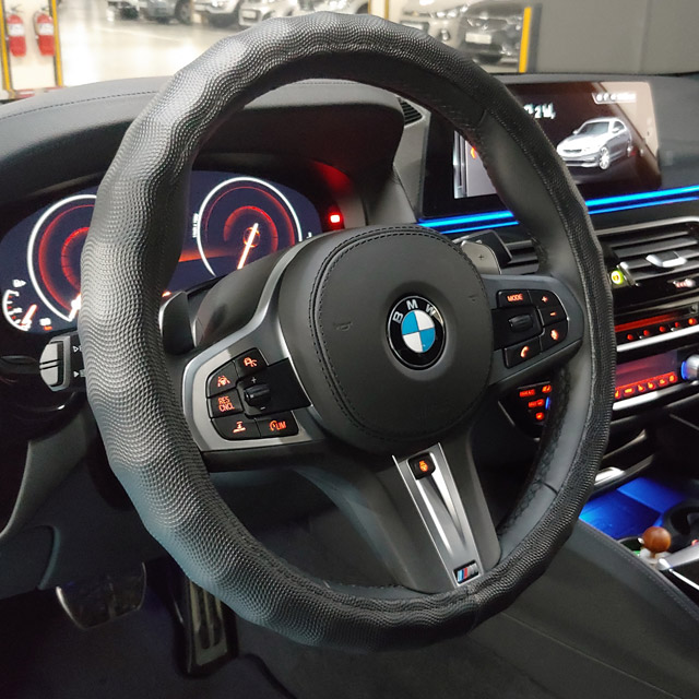 [유비오토] 국내자체 생산블랙그립 자동차핸들커버